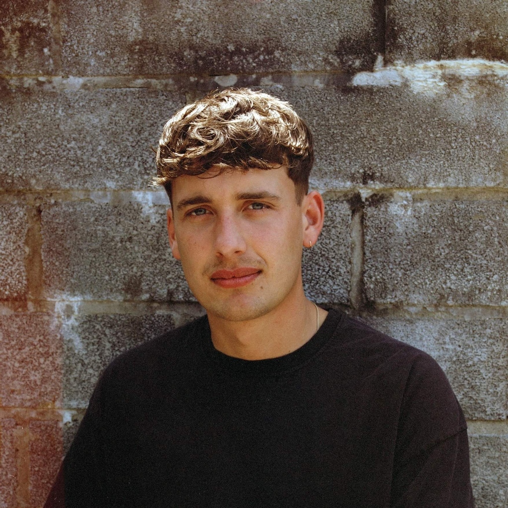 CuratedAudio's tweet photo. https://t.co/vNG7GEoBxW - As Typeless steps into its fourth release, label head Aloka turns eyes and ears to the horizon with a shapeshifting drop of breakbeat, electro and ambient. Fusing together genre hybrids, he sets his sights on experimentation with ‘Inta’. https://t.co/oUG1788SC1