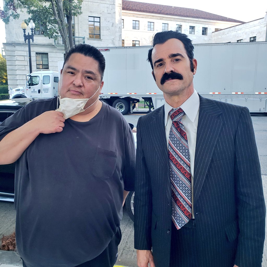 DCCelebrity's tweet photo. THERE HE IS #JustinTheroux #WhiteHousePlumbers #filmingDC #watergate #thanks https://t.co/QnNL3Wk1SS