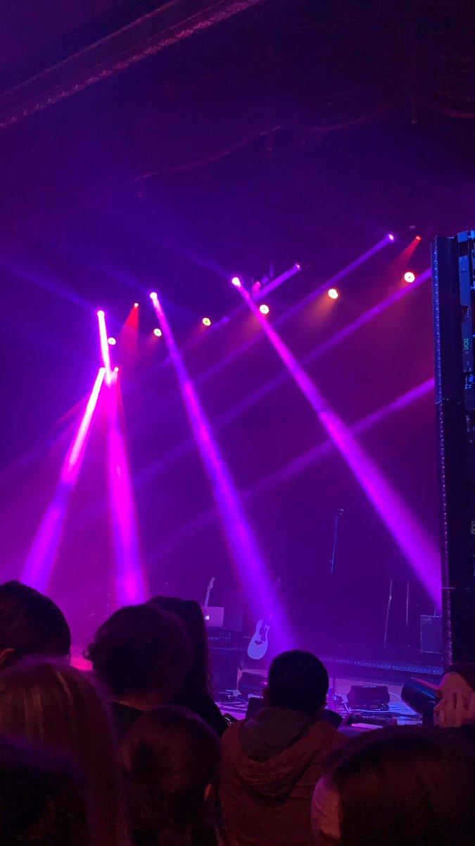 WierengaHailey's tweet photo. Waiting to see you in Detroit!! @AlecBenjamin  💛💛 https://t.co/frmnFCued6