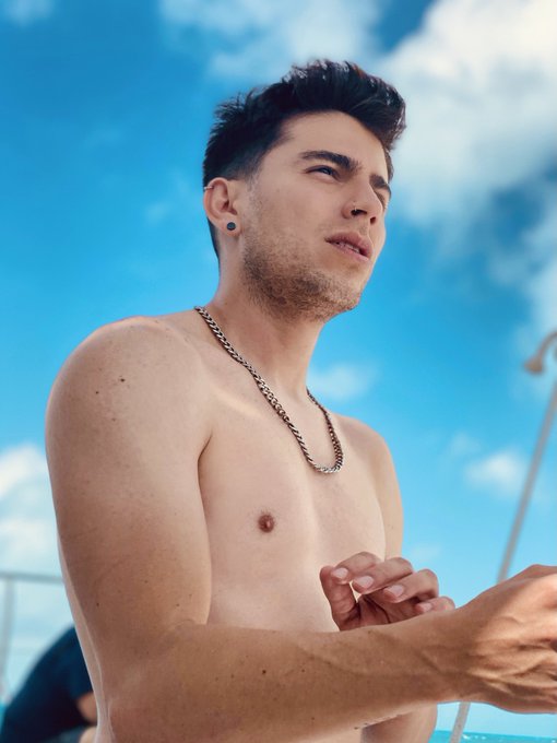 CANCÚN take me back ? https://t.co/EsQ95dXzbb