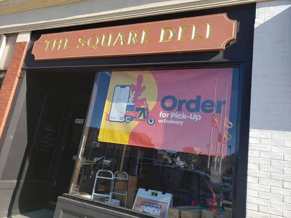 MaEverett's tweet photo. 421 Broadway, Everett, MA 02149. Looks like they set up outdoor seating when they're open. https://t.co/UIPrTHrZFO