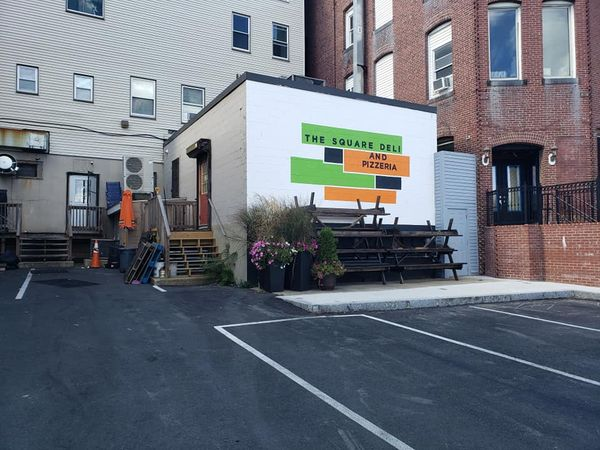 MaEverett's tweet photo. 421 Broadway, Everett, MA 02149. Looks like they set up outdoor seating when they're open. https://t.co/UIPrTHrZFO
