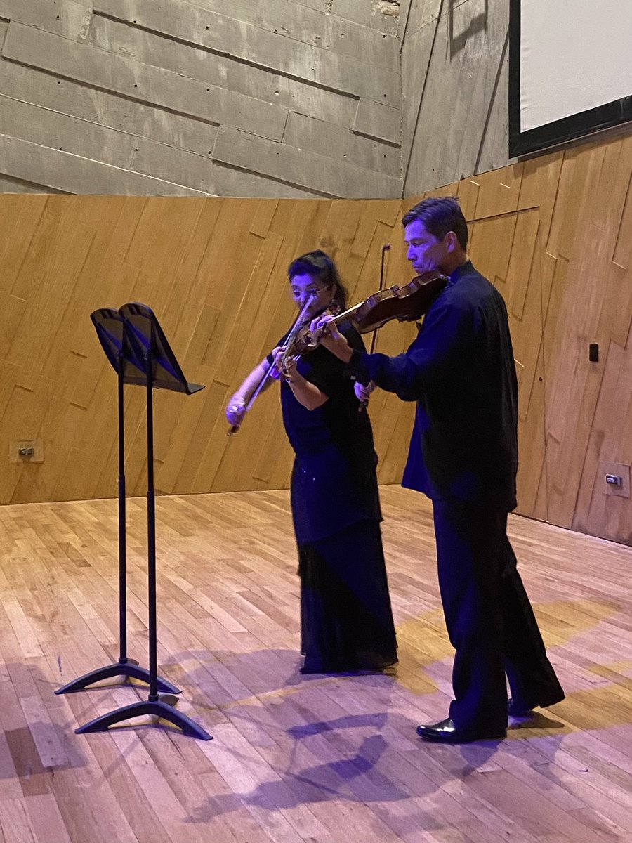 PLenMexico's tweet photo. Maestr@s #ErikaDobosiewicz y #PawelSliwinski tocando en @ForoBoca para conmemorar los 200 años de la consumición de Independencia de México
#PoloniaenVeracruz
@_BocadelRio
@AMEXCID @GobiernoMX @memoriademexico @ConmemoracionMX 
#Conmemoraciones2021 #VivaMéxico https://t.co/9xxkI6hDqh
