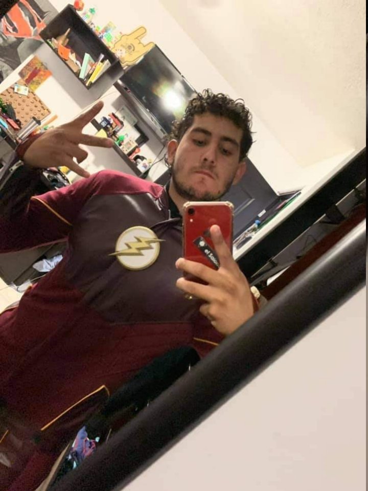 JayGarrick4587's tweet photo. @FlashFilmNews #FlashDome season 2-3 of CW version https://t.co/ncEelnytNM