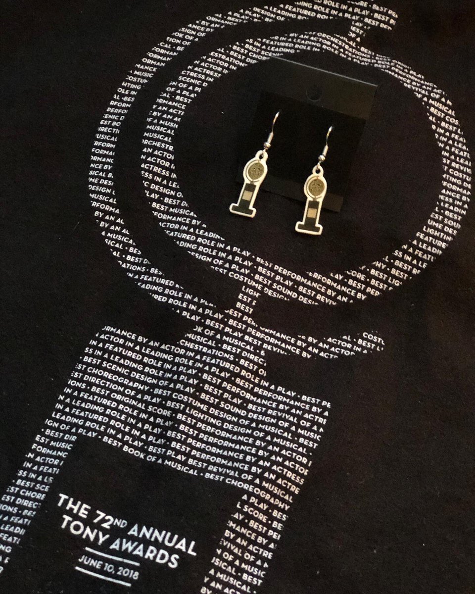 BroadwayDork23's tweet photo. Brought out some special BroadwayDorkDesigns earrings for #tonynight ! @TheTonyAwards #TonyAwards 

Available on Etsy: https://t.co/ee5J8TkrZX https://t.co/pvGVZIFRRL