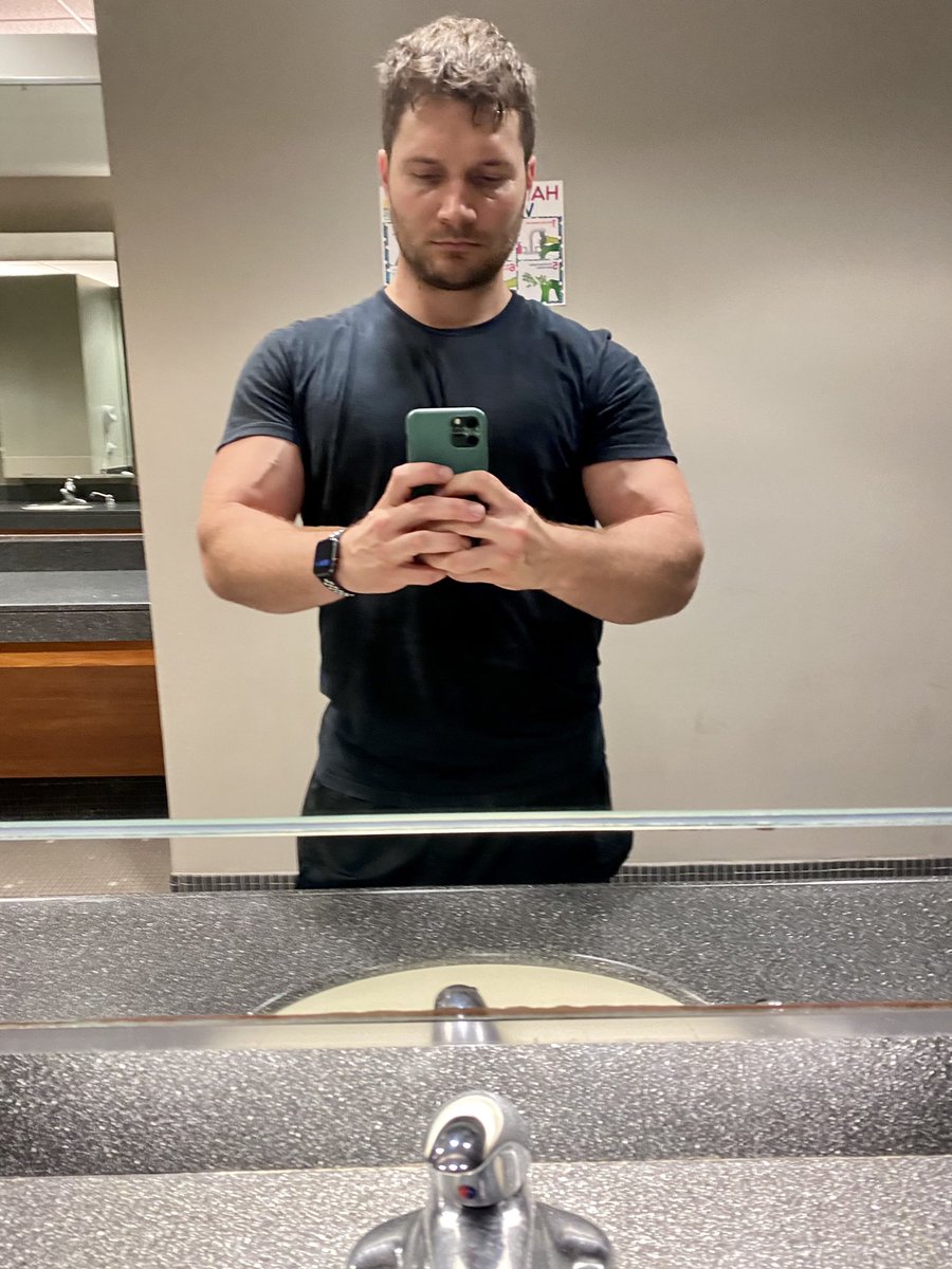 TreySteel1's tweet photo. The perfect amount of 💪 . 
#cashgod #musclegod #cashisking #dominant #dom #bicep #chest #abs https://t.co/d23o06Gb4e
