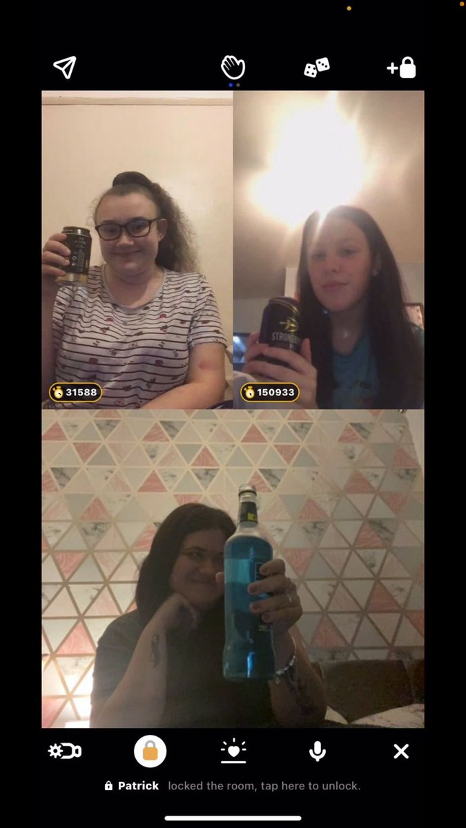 Sunday drinks with the girls! Honestly would be so lost with out these two <a href="/caitlin32166/">Caitlin Doherty</a> @Guest11Jessica
