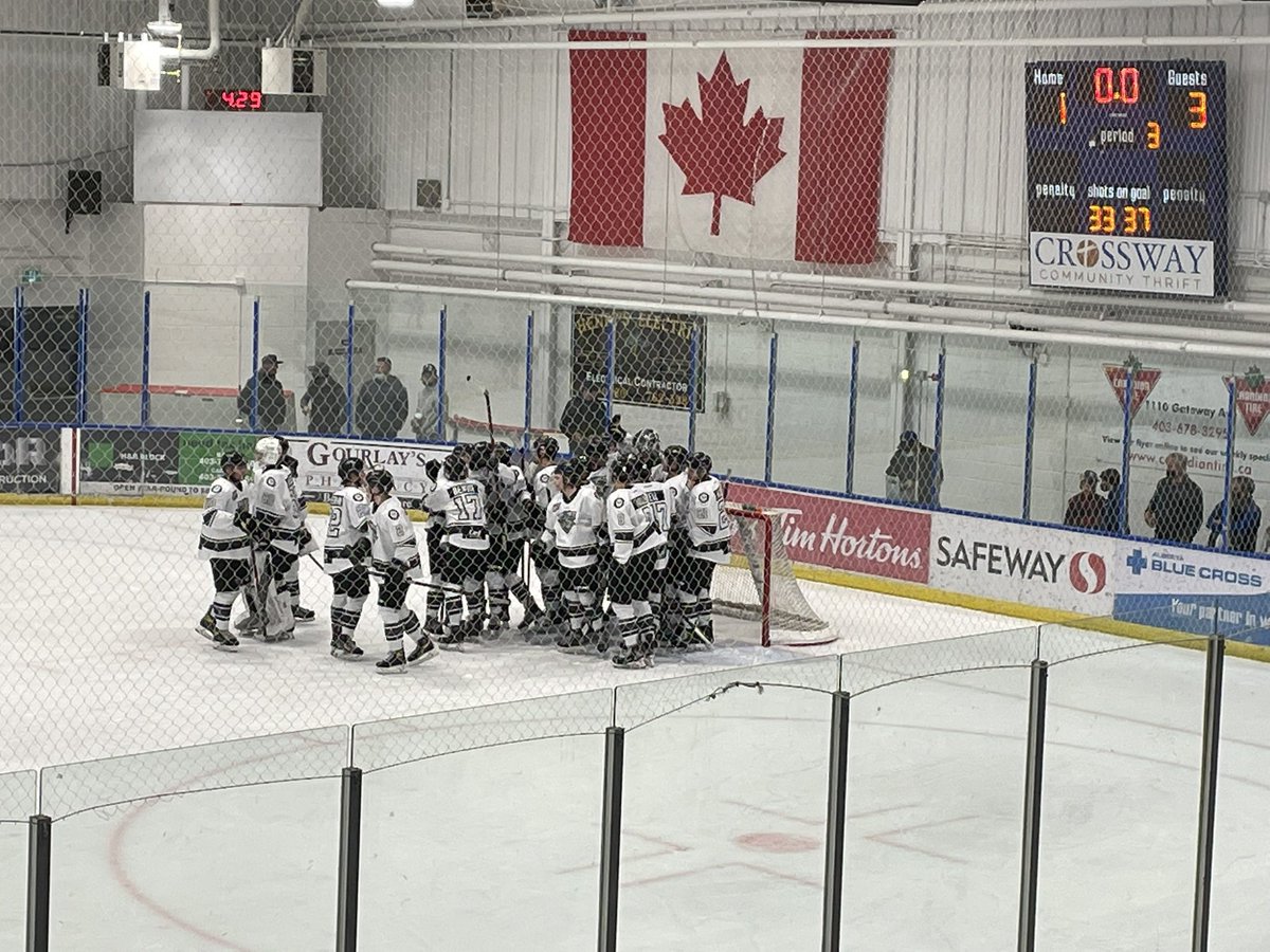 We skate out of #Canmore with a 3-1 win! We’re back in action Tuesday in Calgary. 🐾