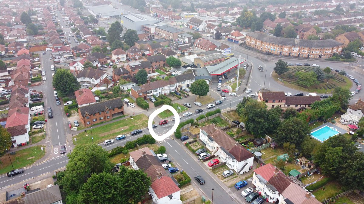VMpropertyDIY's tweet photo. To get the fuel,drone footage 👌🙂 Texaco Slough, Monika's car 🚙 @mtawroginska @gbenergytexaco #texaco @forduk #fordcmax cmax 👍🚙 #dronephotography Alexander @tawroginski 🙂👌🚁 #loveu #slough #aerialview diesel shortages ⛽🛢️ https://t.co/1XXjXemlKR
