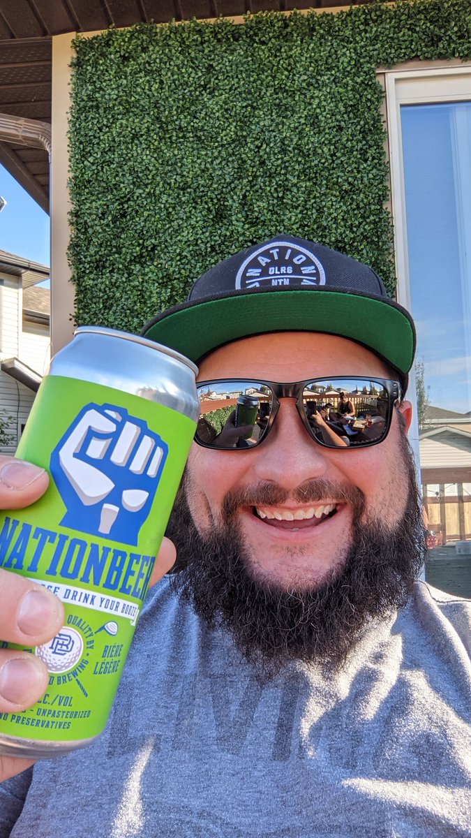 The_BeardedBrad's tweet photo. Deck beers
@DogIslandBeer @OilersNation @NationGear
#AvoidTheGrind @tyleryaremchuk https://t.co/aHNkvmG84y