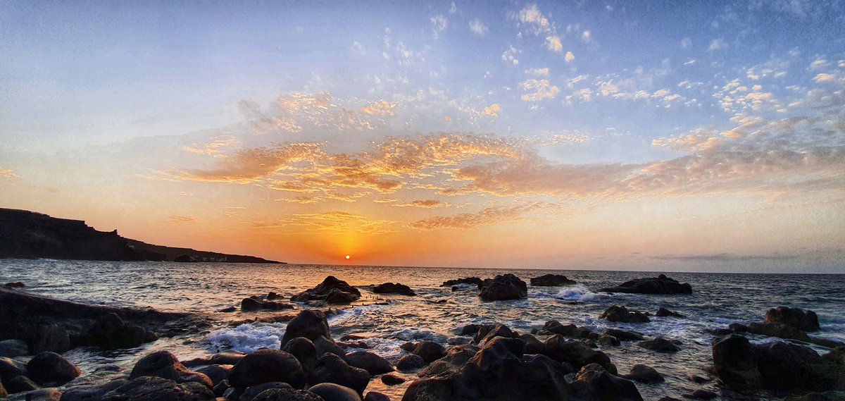 Hedwig88659153's tweet photo. Hoy a la puesta de sol tuvimos un sol bicolor #Bajamar #Tenerife #Canarias #CanaryIslands #sunset @cnbajamar @VickyPalmaMeteo @LoqueVeoTfe @tenerife_meteo @TeneriFeliz @Tenerimagen @holyber https://t.co/UEYediq1lI