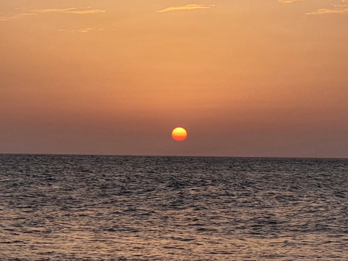 Hedwig88659153's tweet photo. Hoy a la puesta de sol tuvimos un sol bicolor #Bajamar #Tenerife #Canarias #CanaryIslands #sunset @cnbajamar @VickyPalmaMeteo @LoqueVeoTfe @tenerife_meteo @TeneriFeliz @Tenerimagen @holyber https://t.co/UEYediq1lI