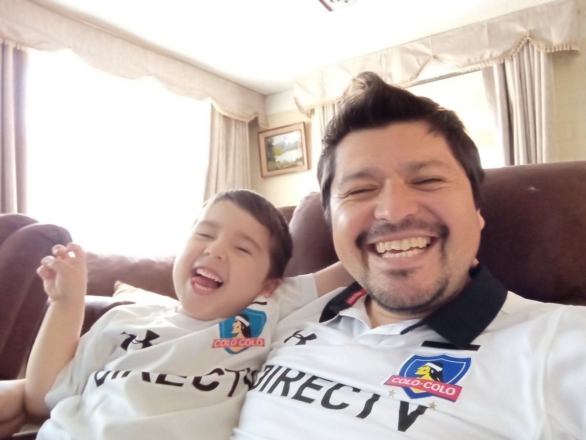 ppinaing's tweet photo. Celebrando el triunfo de @CSDColoColo @ColoColo @colocolodetodos junto a mi amado regalón https://t.co/7JrwQE484z