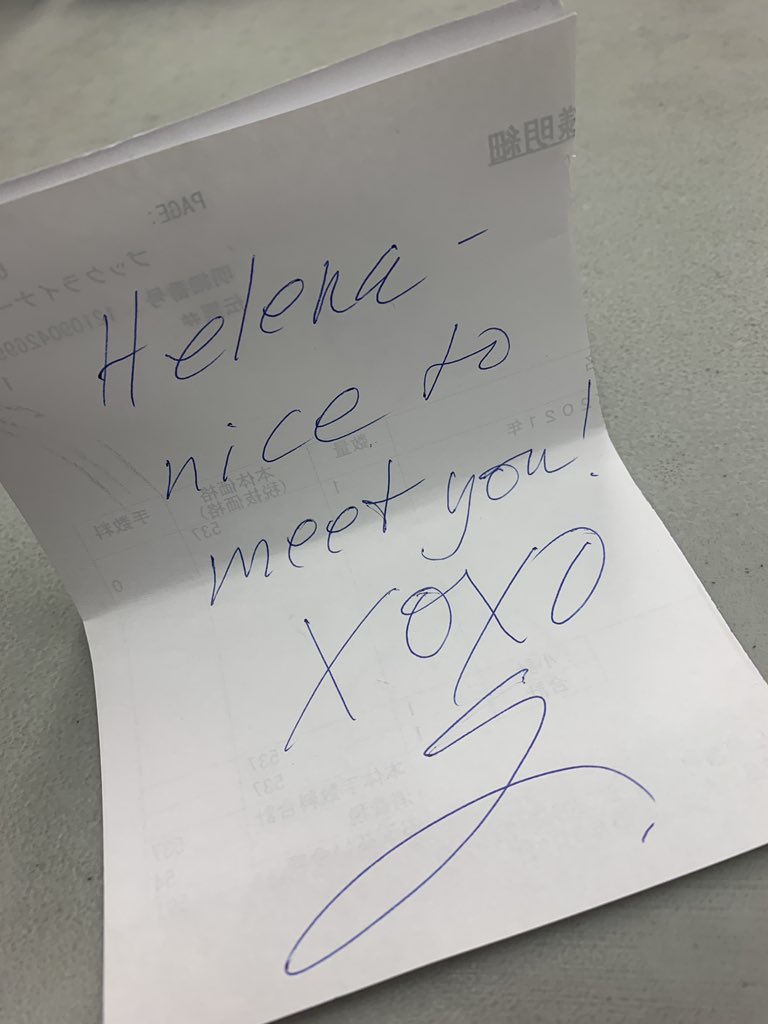 aerilin_'s tweet image. jumping back on this twitter for the first time in months to say i just met gerard way at work 😭