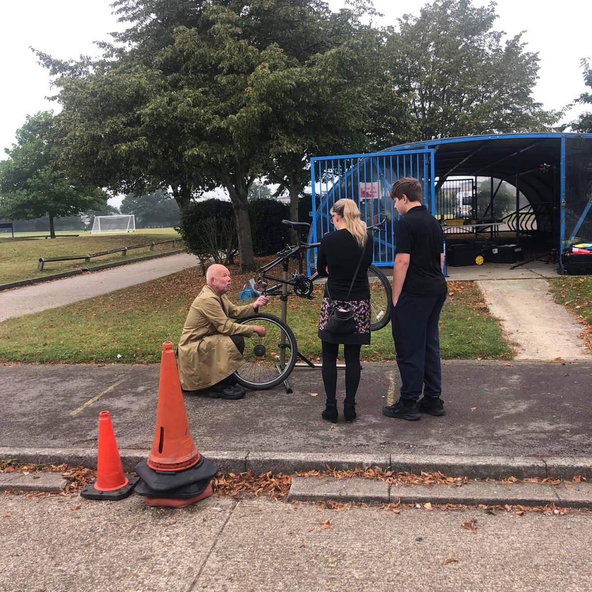 MonkwickMoving's tweet photo. Yesterday our Dr Bike event was a huge success!

Councillors Martyn Warnes and Dave Harris came, lent a hand and even tested the Raleigh Ecargo Family Bike!

@CllrDaveHarris 

#GetMonkwickMoving #MovingMonkwick #WalkMonkwick #CycleMonkwick https://t.co/JK42yu4Qpf