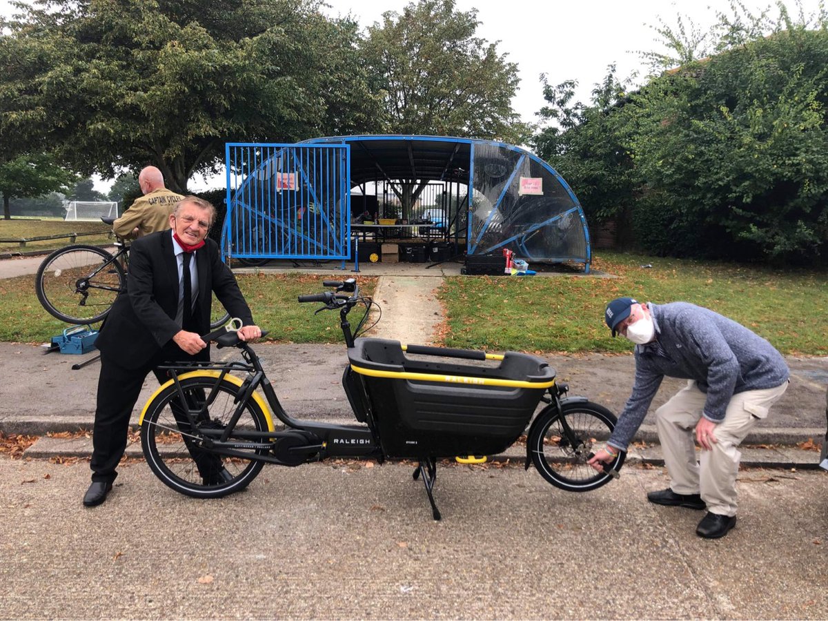 MonkwickMoving's tweet photo. Yesterday our Dr Bike event was a huge success!

Councillors Martyn Warnes and Dave Harris came, lent a hand and even tested the Raleigh Ecargo Family Bike!

@CllrDaveHarris 

#GetMonkwickMoving #MovingMonkwick #WalkMonkwick #CycleMonkwick https://t.co/JK42yu4Qpf