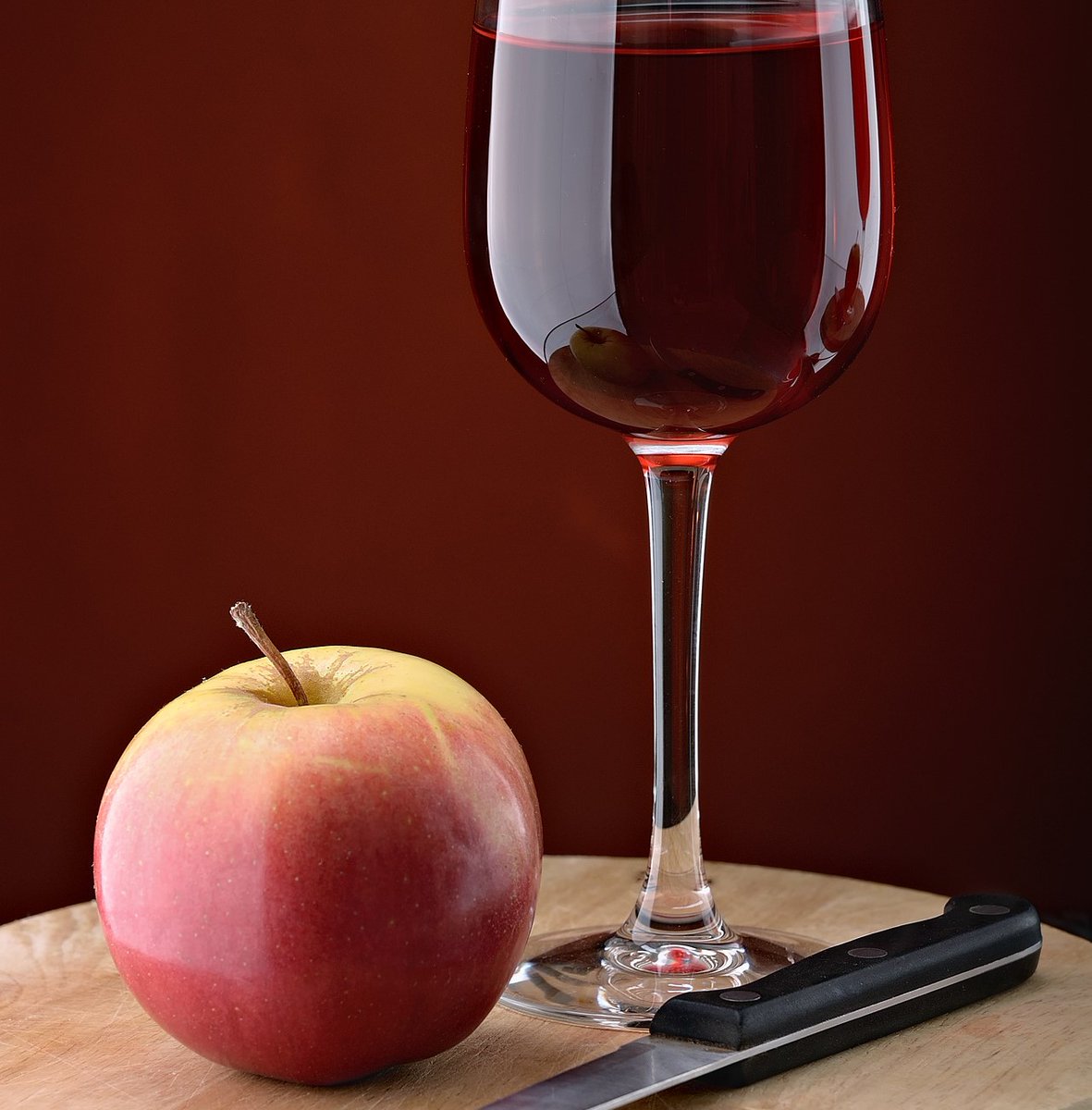 thelowac's tweet photo. Check out the most recent episode of @thelowac, Apple Wine, for some fun #dnd tension while we celebrate #DnDCelebration weekend! Working on the next episode but catch up at the link or most spots podcasts are found! 

https://t.co/WOhTEcX9YA

#actualplay
#dungeonsanddragons https://t.co/K5aHZEFqp5