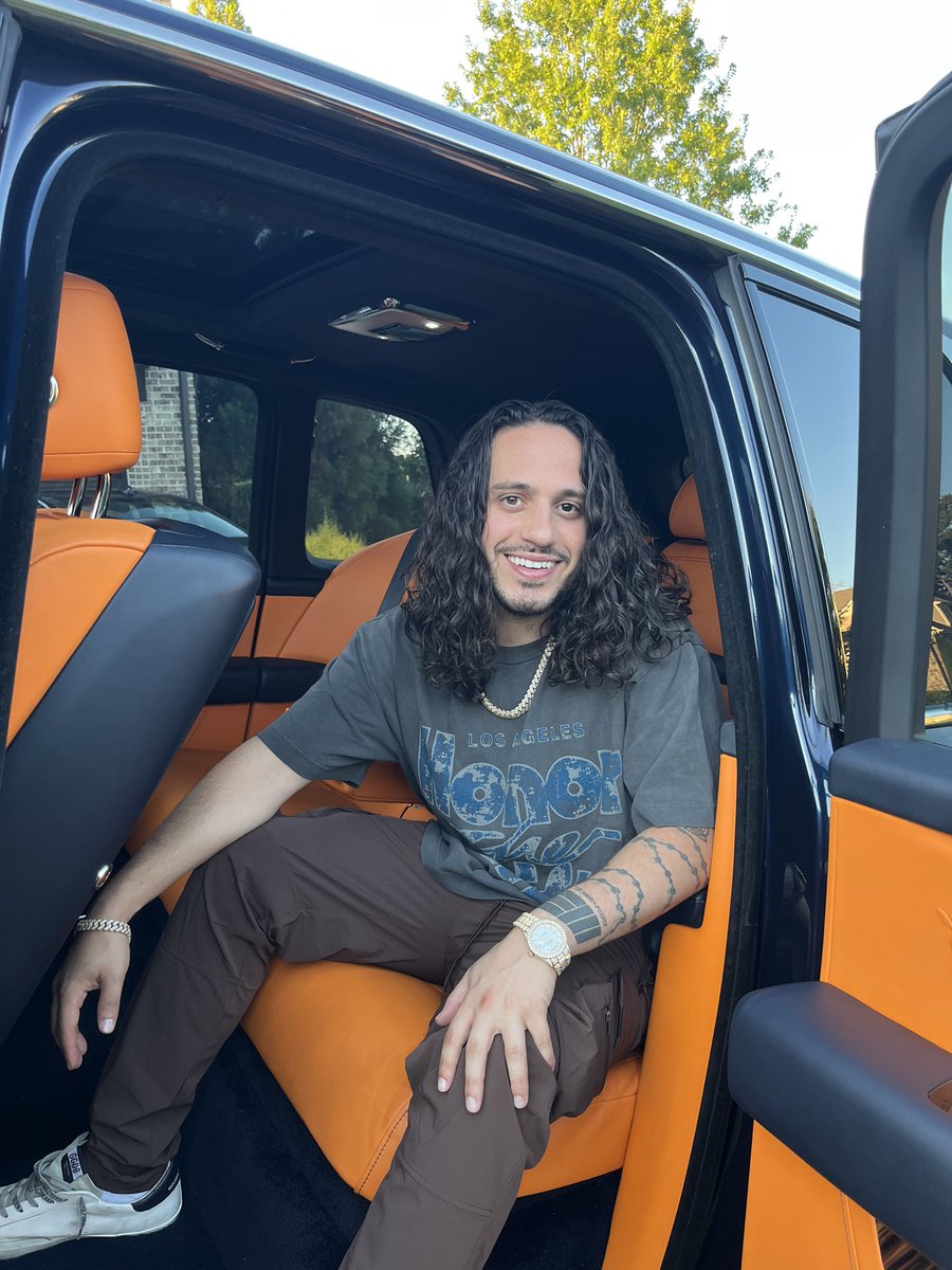 russdiemon's tweet photo. blessed to see another year. this gonna be the best one yet 🚀🚀 https://t.co/66mmmMuE0J