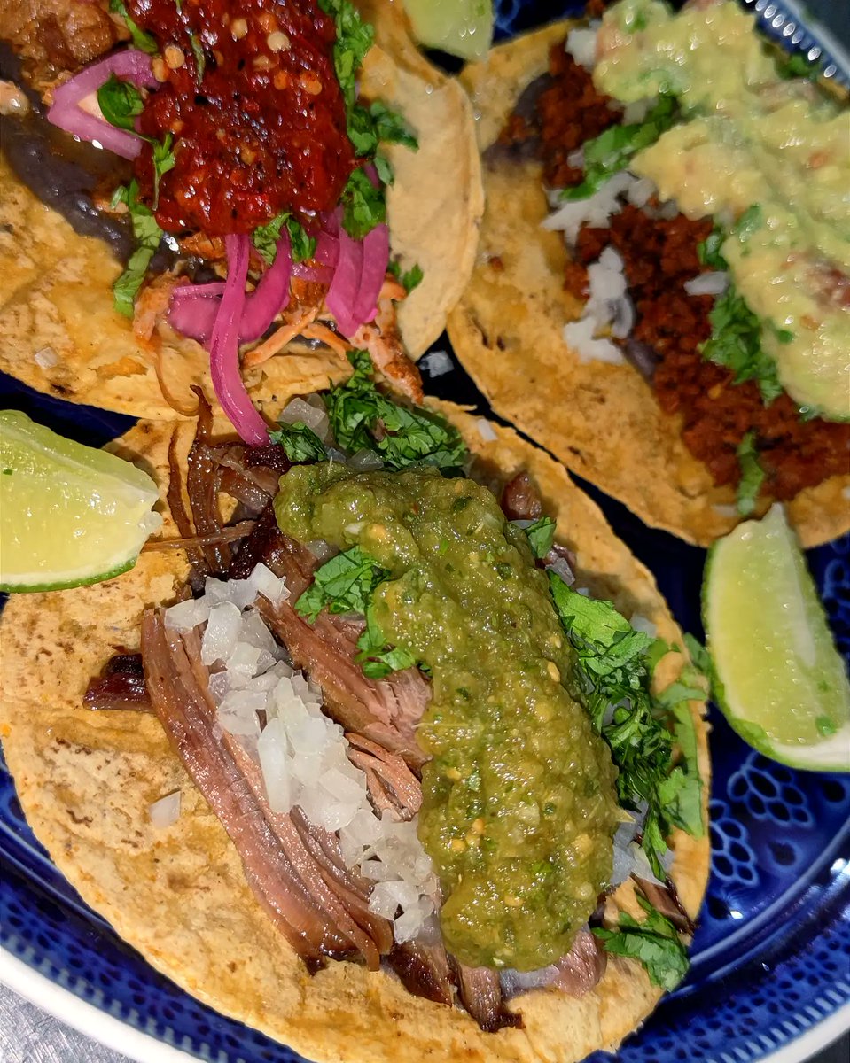 Taqueromuxo's tweet photo. Domingo y víspera de feriado
Que más podemos pedir?
Comida mexicana por supuesto!
En #TaqueroMuxo tenemos las mejores opciones..
Hoy te damos estás Promos:
#Tacos de #ChorizoMexicano o #Suadero 3x35.000
#Quesadilla especial 25.000
#ComboMarrano: 150.000
#ComboBotanero p/2: 95.000 https://t.co/Ih81eT19AN
