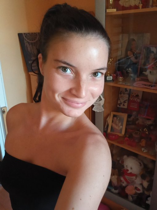 K&ouml;sz&ouml;n&ouml;m Steven.... 🤗😙 https://t.co/Q8JZPtQtJk