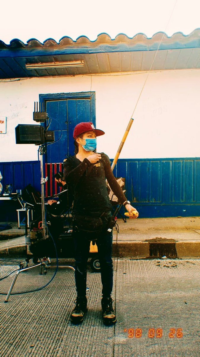 luisatieneira's tweet photo. Lo lindo de mi trabajo es poder ver amaneceres y conocer lugares y gente increíbles, a pesar de las pocas horas de sueño, el estrés y cargar desde bananos hasta chocolates #ADLife #SetLife #RodajesConLu #Filandia #PicturesUp https://t.co/4IrZMxLRv3