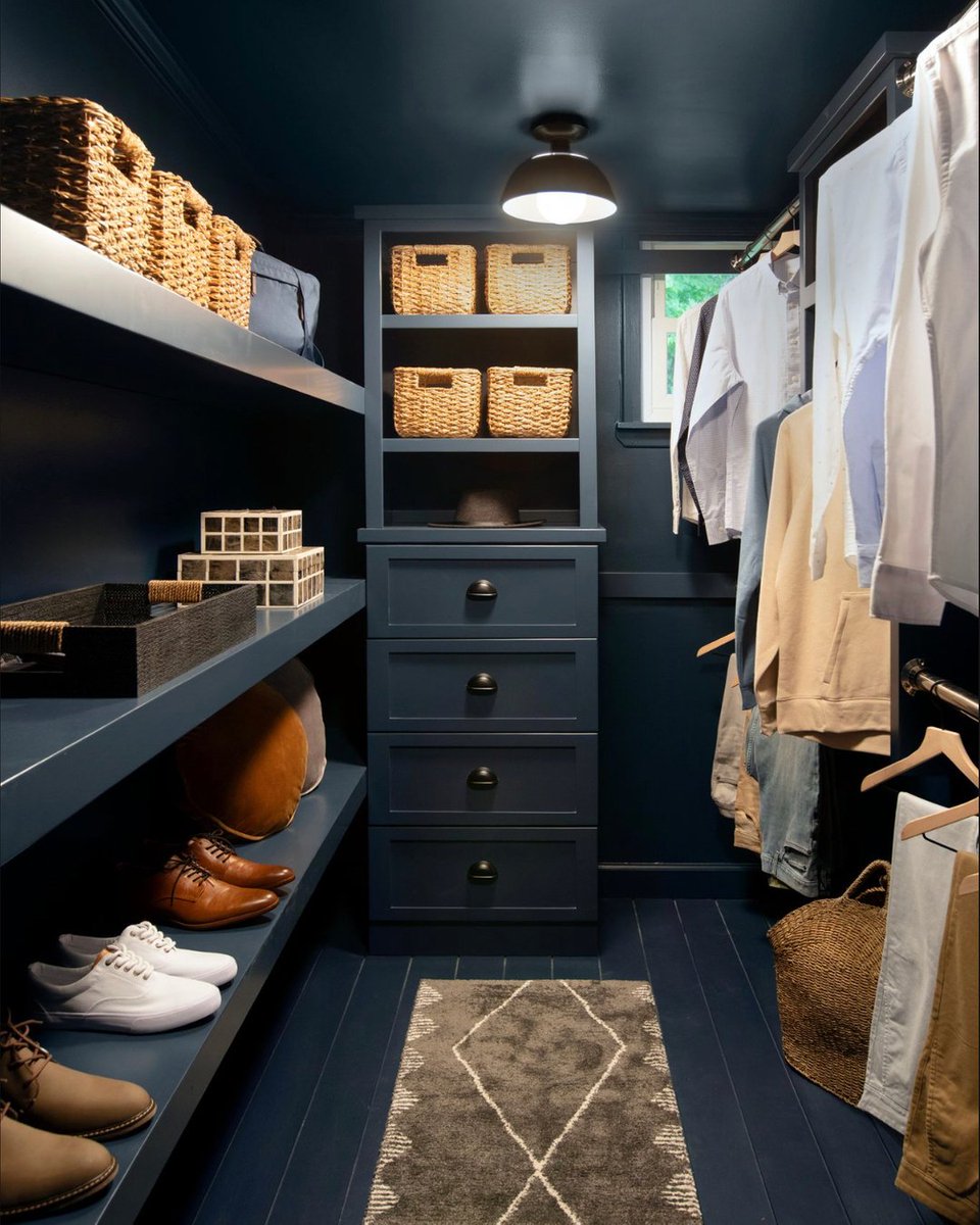 MaryWelchFox1's tweet photo. Closet built for kings!  #breakingbland https://t.co/axJAAMhdX1