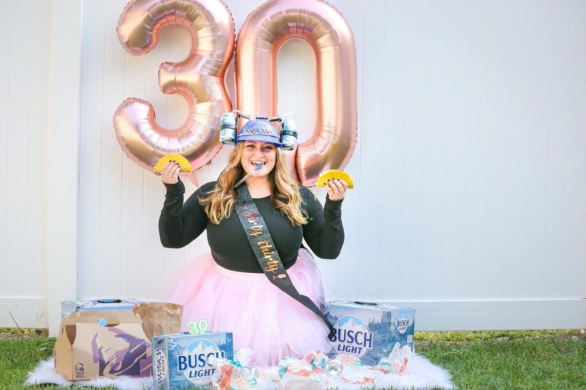 kelsey_perry17's tweet photo. Hello 30!!! 🍻🌮 @BuschBeer @tacobell https://t.co/pZN46a4OVG