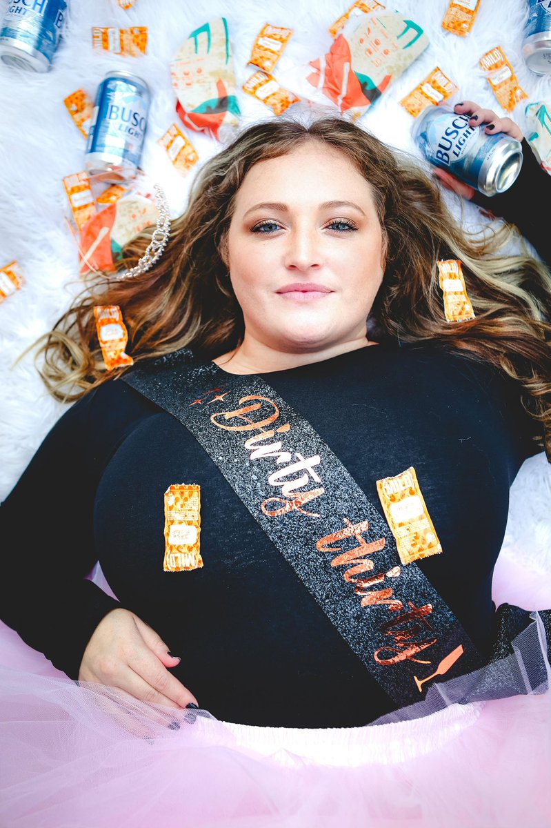 kelsey_perry17's tweet photo. Hello 30!!! 🍻🌮 @BuschBeer @tacobell https://t.co/pZN46a4OVG