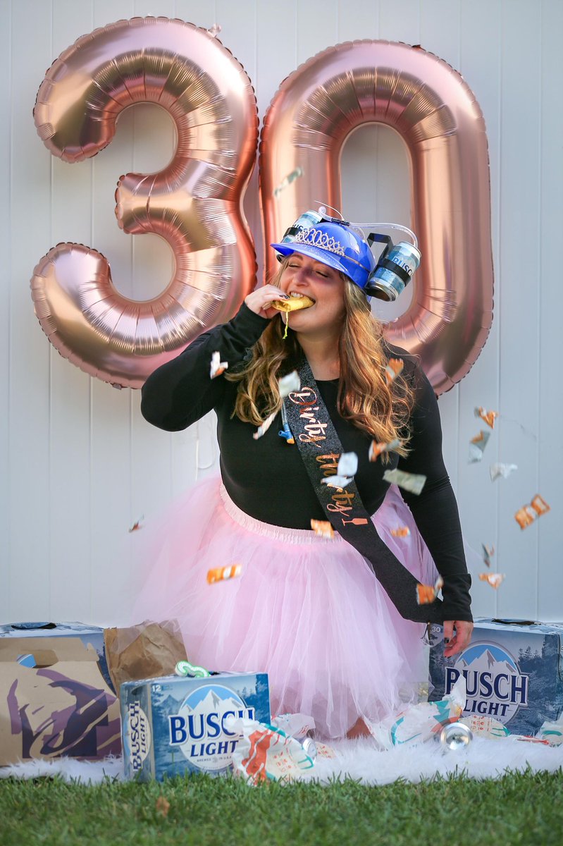 kelsey_perry17's tweet photo. Hello 30!!! 🍻🌮 @BuschBeer @tacobell https://t.co/pZN46a4OVG