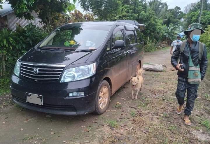 miN13700's tweet photo. A mine planted by military council damaged a charity car on the left of east side of vehicle while an elderly man who was shot &amp; killed by military junta yesterday in Kone Thar village, Demoso Township, was taken to a cemetery this morning

#Sep27Coup 
#WhatsHappeningInMyanmar https://t.co/r9kgdLC627