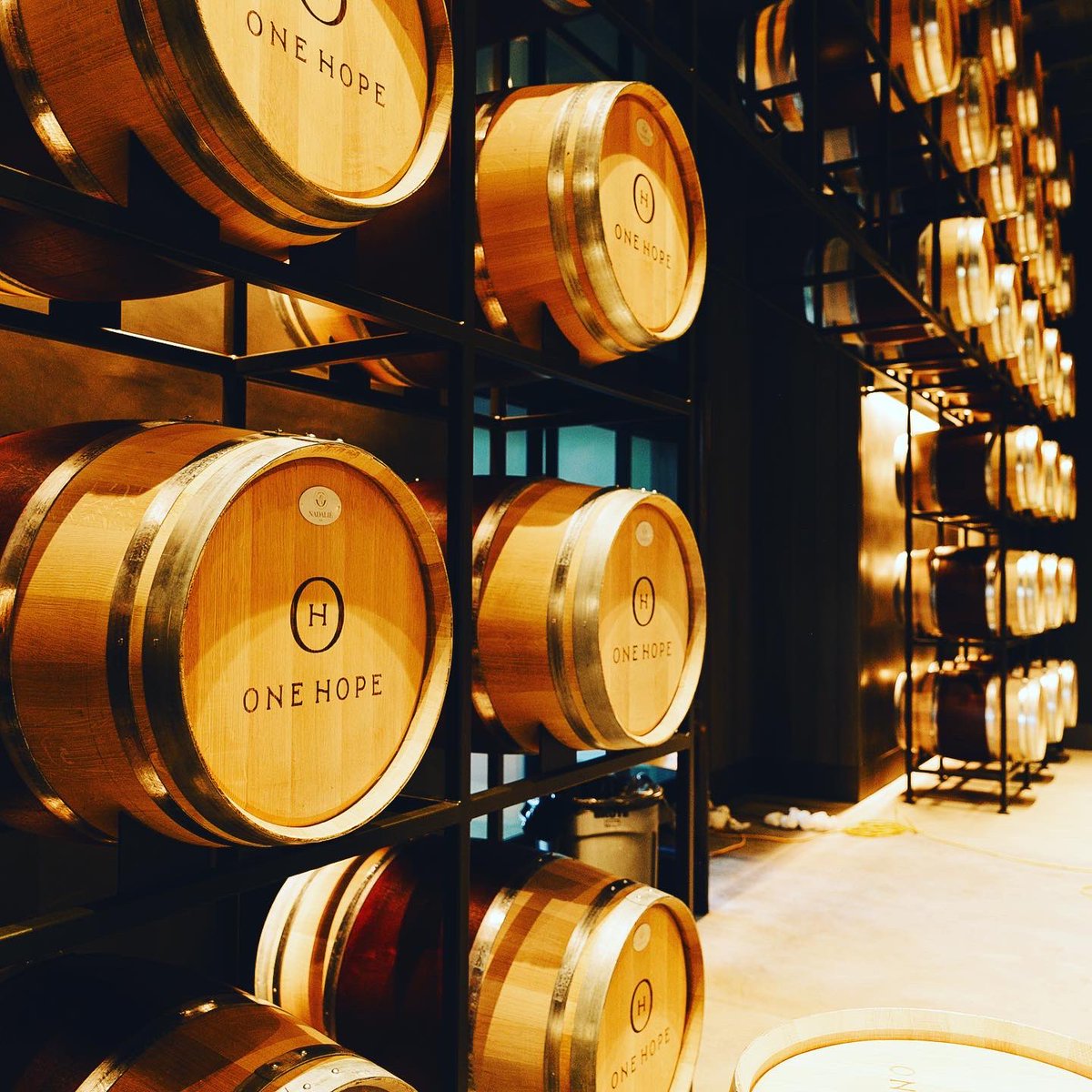 chengmatt's tweet photo. Come to visit @ONEHOPEWINE  our beautiful and meaningful winery in Napa Valley! Super proud of my dear friend and partner @JakeKloberdanz who has made onehope one of the most successful D2C wine brand in the world and brought social enterprise to the completely different level🥂 https://t.co/oFnV2WszDj