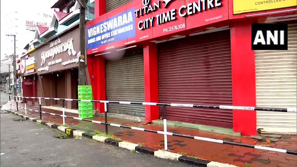 ManikGoyal_'s tweet photo. Kerala: Roads wear deserted look; shops are closed in Thiruvananthapuram

 #आज_भारत_बंद_है https://t.co/mjN3XaQgI9