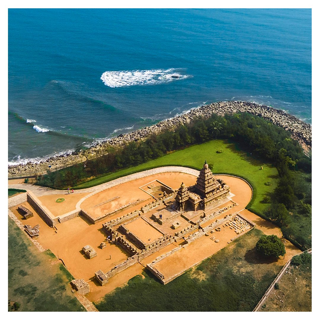 CGJaffna's tweet photo. On #WorldTourismDay, let’s take a look at #ShoreTemples, a @UNESCO
World Heritage site of #TamilNadu. Made of granite in Dravidian & Pallava style, these majestic freestanding structure of 7th Century attract tourists from world over.
#IncredibleIndia
#EnchantingTamilnadu https://t.co/xYI50nkyAT