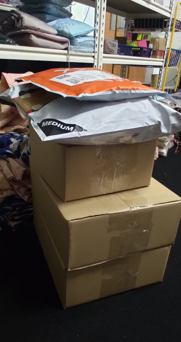 natrah_arshad's tweet photo. Malas la sis nak pk hal org.. baik sis pk hal sis je 🤭🤭
.
Alhamdulillah rezeki untuk hari ni.. setel packing brg cust utk postage ari ni..🤗🤗 https://t.co/cTqBldWIki