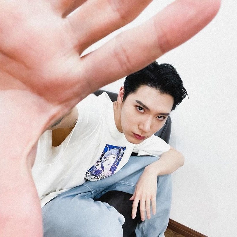 nct_menfess's tweet image. NCT!
father                         son