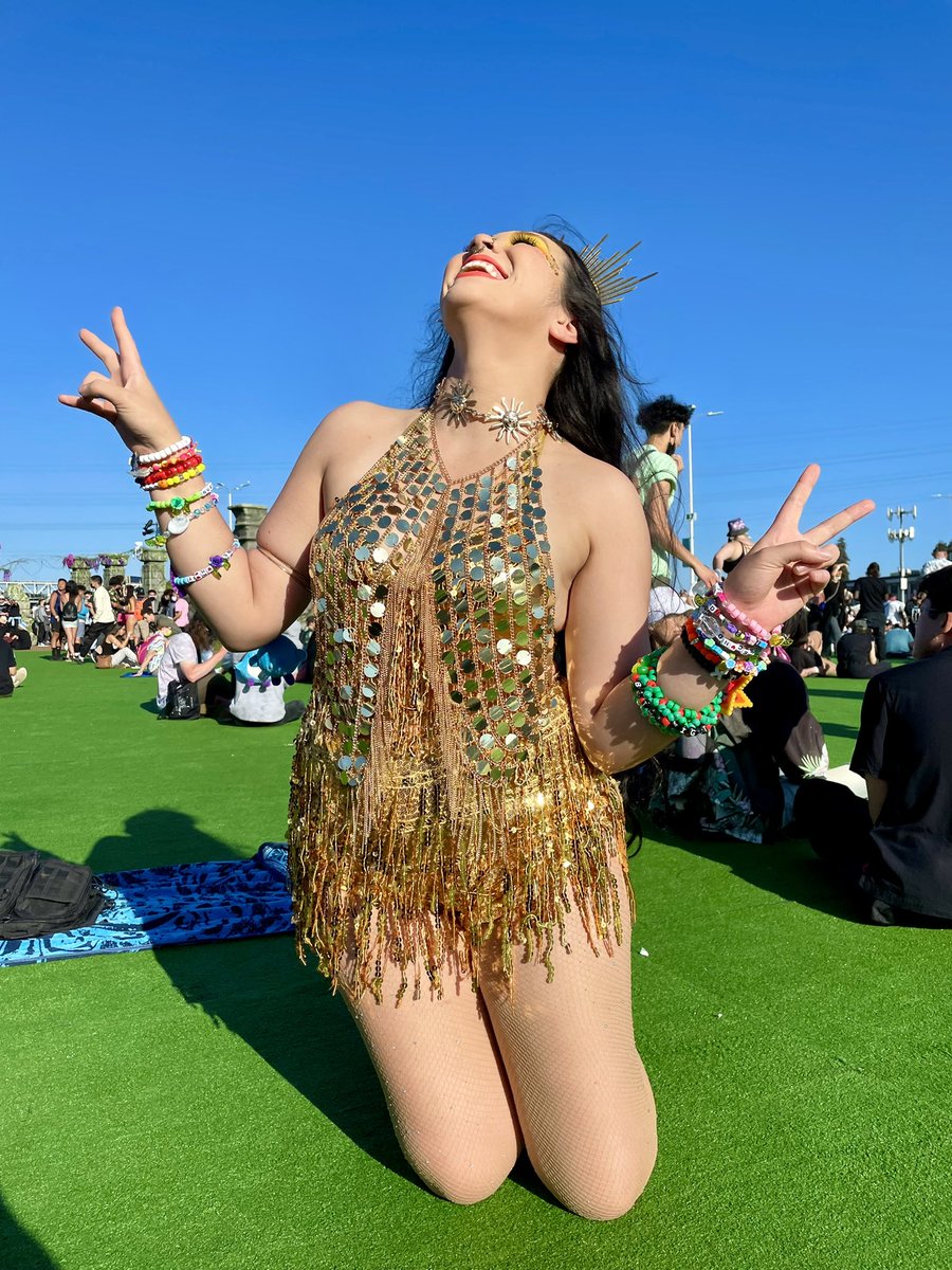 ThaLuminator's tweet photo. After such a hard year, here’s genuine happiness at @secondskyfest! 💠 Thank you @porterrobinson 

“it will all be ok in the end” 🌞 https://t.co/5NpXI2JdTR