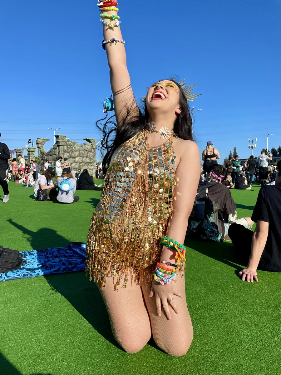 ThaLuminator's tweet photo. After such a hard year, here’s genuine happiness at @secondskyfest! 💠 Thank you @porterrobinson 

“it will all be ok in the end” 🌞 https://t.co/5NpXI2JdTR