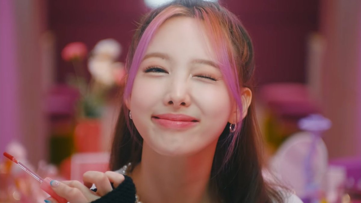 INYLOOK's tweet photo. she's so pretty https://t.co/SCyBdNxHDc