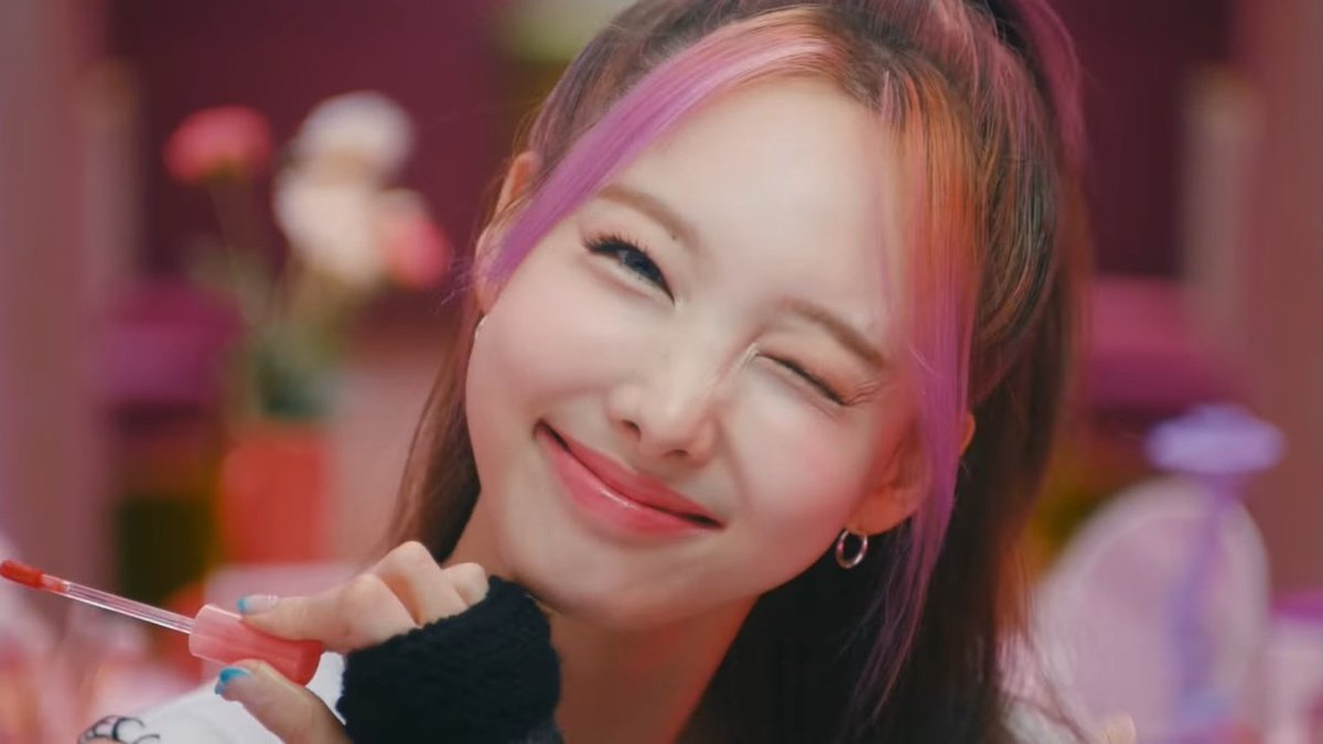 INYLOOK's tweet photo. she's so pretty https://t.co/SCyBdNxHDc