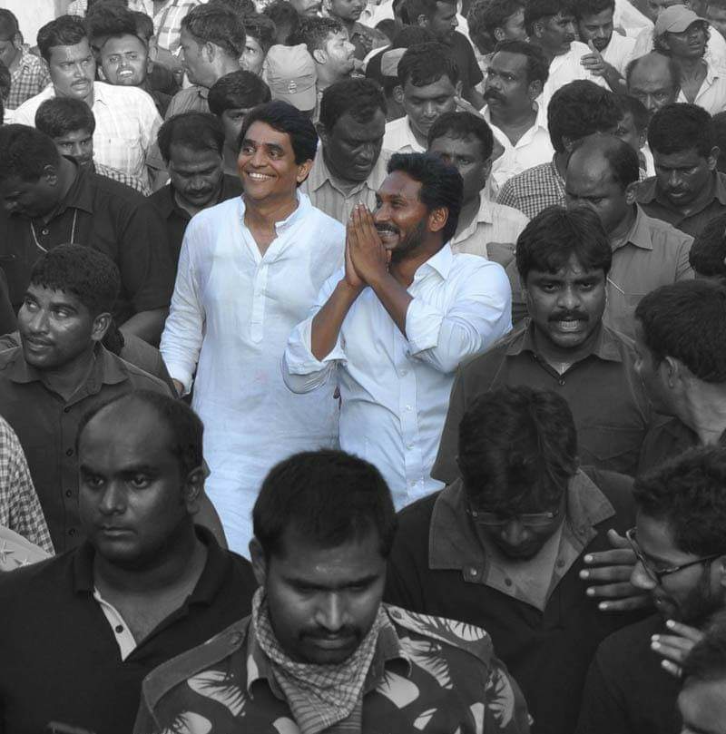 ulaladivya's tweet photo. ఆంధ్రప్రదేశ్ రాష్ట్ర ఆర్ధిక శాఖ మంత్రివర్యులు శ్రీ బుగ్గనా రాజేంద్రనాథ్ రెడ్డి గారికి హృదయపూర్వక జన్మదిన శుభాకాంక్షలు 💐
#HappyBirthday @BugganaR https://t.co/wNC4PW4k0W