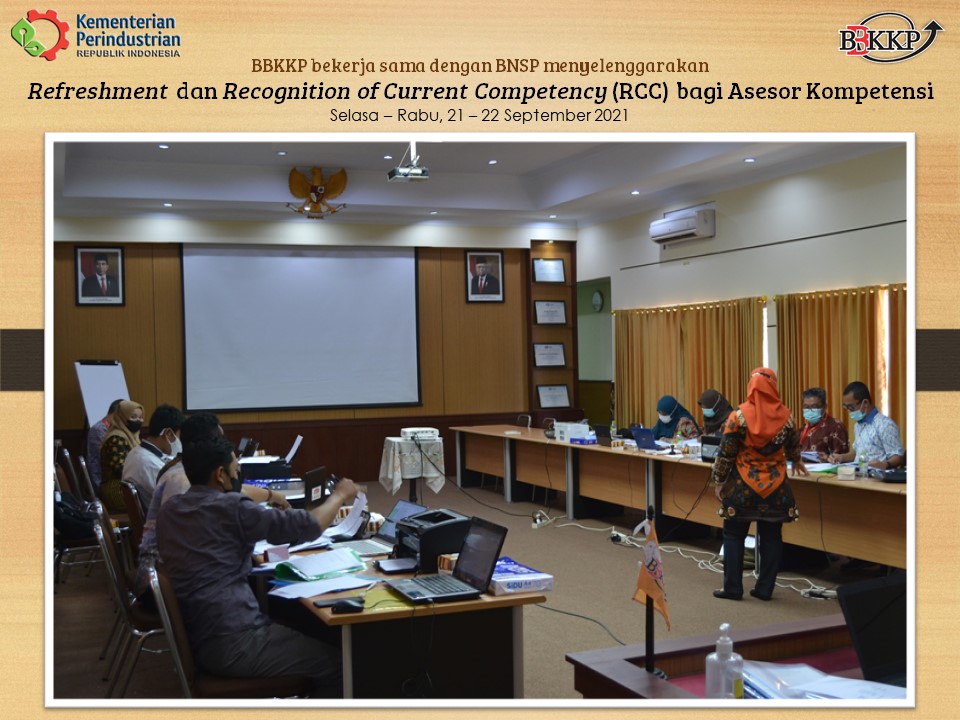 BbkkpKemenperin's tweet photo. BBKKP bekerja sama dengan BNSP menyelenggarakan kegiatan Refreshment dan RCC pada 21-22 Sep 2021. Master Asesor dari BNSP: Drs. Sujiyanto dan Sri Salimah, SE, MM. Seluruh peserta lulus dan mendapat sertifikat kompetensi dari BNSP
#RCC #lsp #asesorkompetensi
#kemenperin_ri #bbkkp https://t.co/yq8Zj581v4