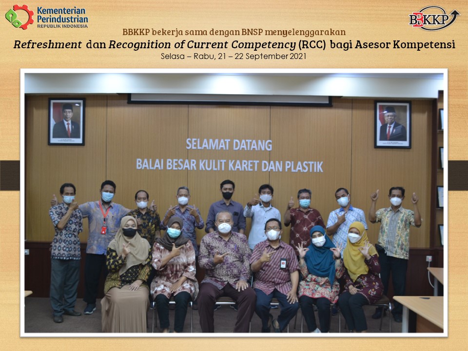 BbkkpKemenperin's tweet photo. BBKKP bekerja sama dengan BNSP menyelenggarakan kegiatan Refreshment dan RCC pada 21-22 Sep 2021. Master Asesor dari BNSP: Drs. Sujiyanto dan Sri Salimah, SE, MM. Seluruh peserta lulus dan mendapat sertifikat kompetensi dari BNSP
#RCC #lsp #asesorkompetensi
#kemenperin_ri #bbkkp https://t.co/yq8Zj581v4