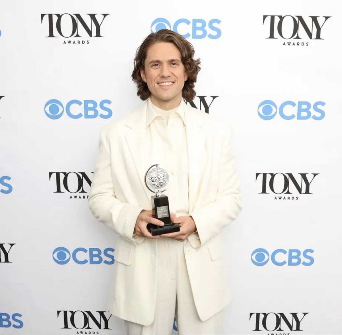 jcarringtont's tweet photo. @TytheWriter but I mean… Tony Tveit #tveitforitnomore #thetveitisover #TonyAwards2021 https://t.co/LJ6UYjuEET