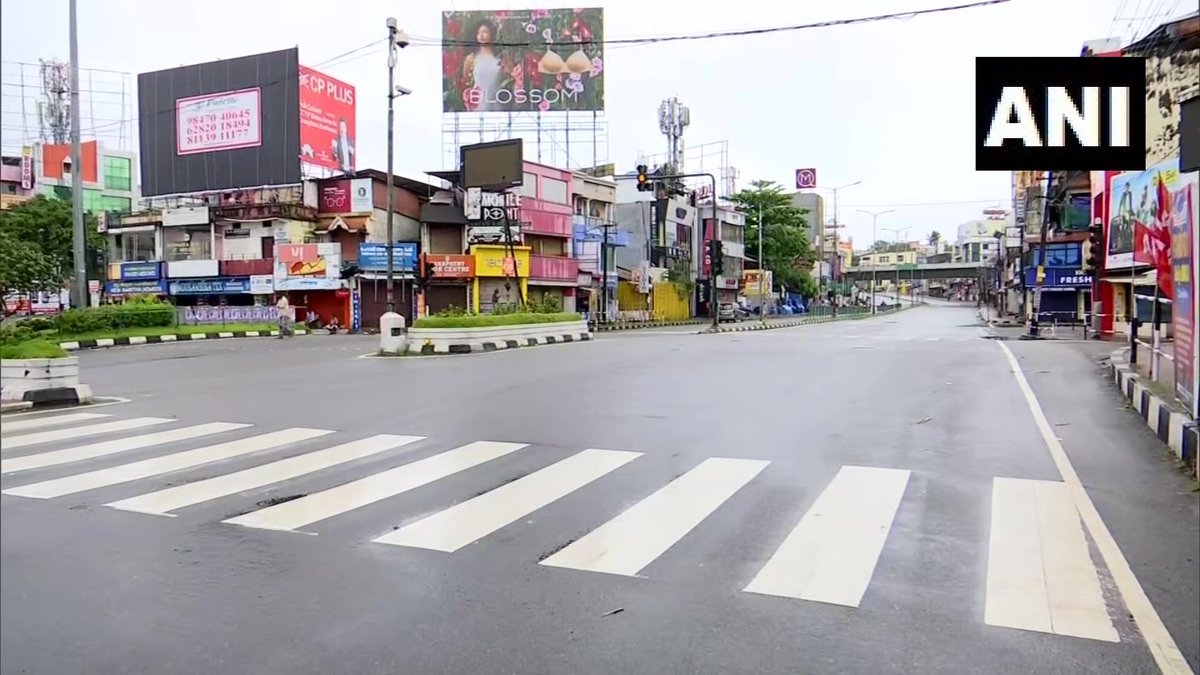 KamboSarbjit's tweet photo. Thiruvananthapuram is closed in support of Bharat Bandh today. Several Trade Unions have supported the Bandh call by SKM.

#आज_भारत_बंद_है https://t.co/9ukbRkVKIS