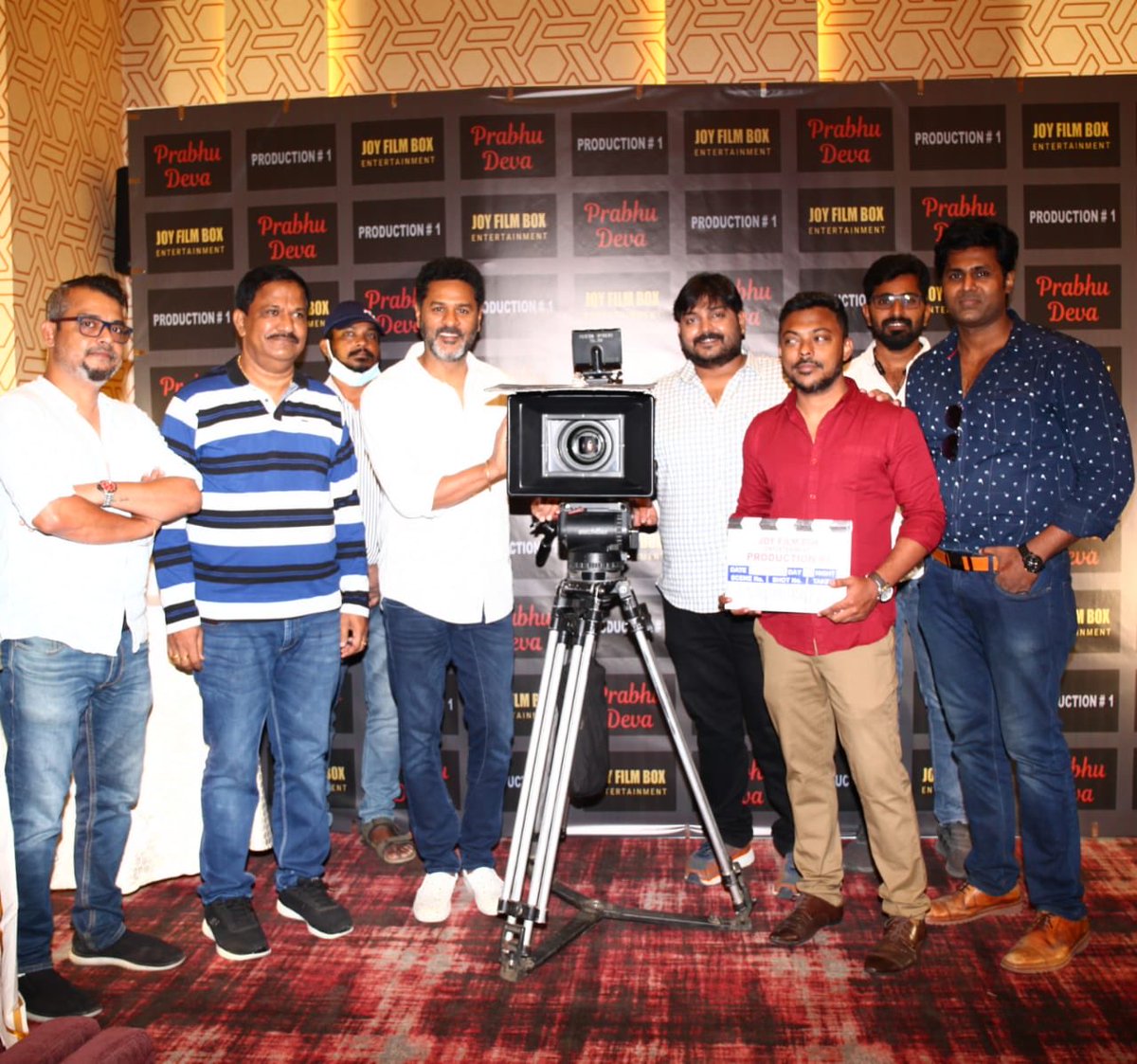 CineTimee's tweet photo. #JoyFilmBox Production No:1️⃣ #PrabhuDeva Lead Role Directed By Debutant #SamRodrigues Shooting Starts Today With A Pooja !
@PDdancing ! @prasad_sn_ ! #Vignesh !
@editoranthony ! @proyuvraaj ! #CineTimee ! https://t.co/6IHlgHwyUC