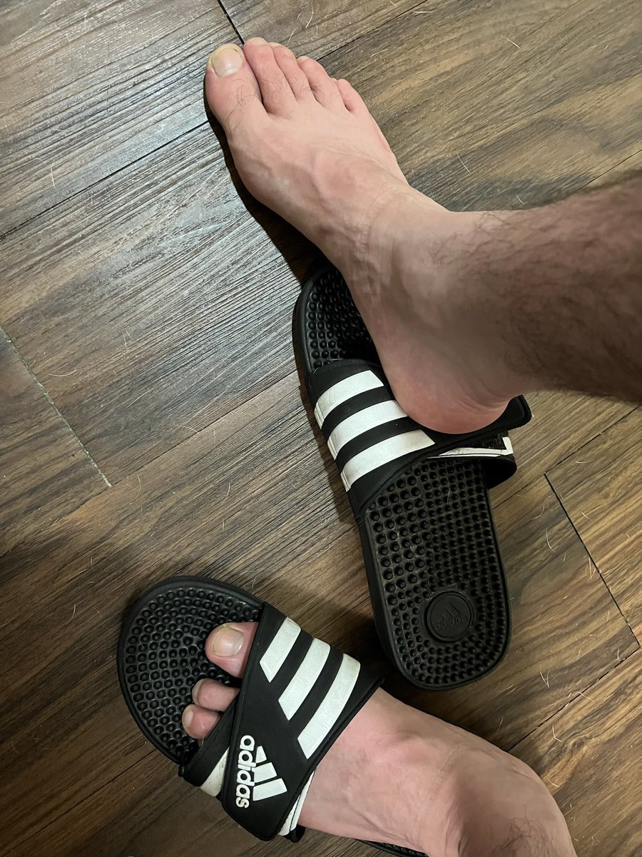 MasterEricx's tweet photo. #feet #slides 👣 https://t.co/G1C6fF0Pll