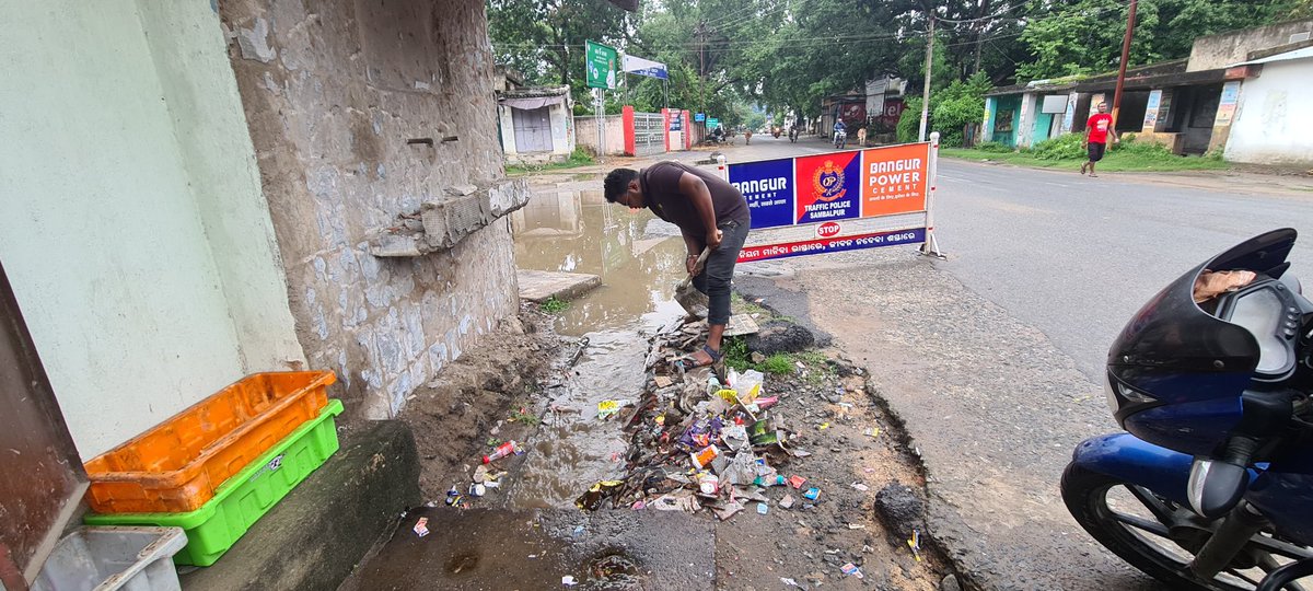 SarthakMuni's tweet photo. @SMC_Sambalpur @CMO_Odisha @PrabhasPruseth @CharubalaB @DmSambalpur @MoSarkar5T Started a new job At- SMC
Vacancies are left for every lane and every area..jobs will confirm after you sent this kind of photos to SMC 😡😡 https://t.co/Tc3ekQ5CzT