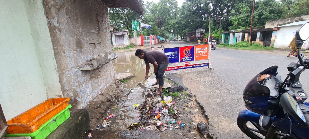 SarthakMuni's tweet photo. @SMC_Sambalpur @CMO_Odisha @PrabhasPruseth @CharubalaB @DmSambalpur @MoSarkar5T Started a new job At- SMC
Vacancies are left for every lane and every area..jobs will confirm after you sent this kind of photos to SMC 😡😡 https://t.co/Tc3ekQ5CzT