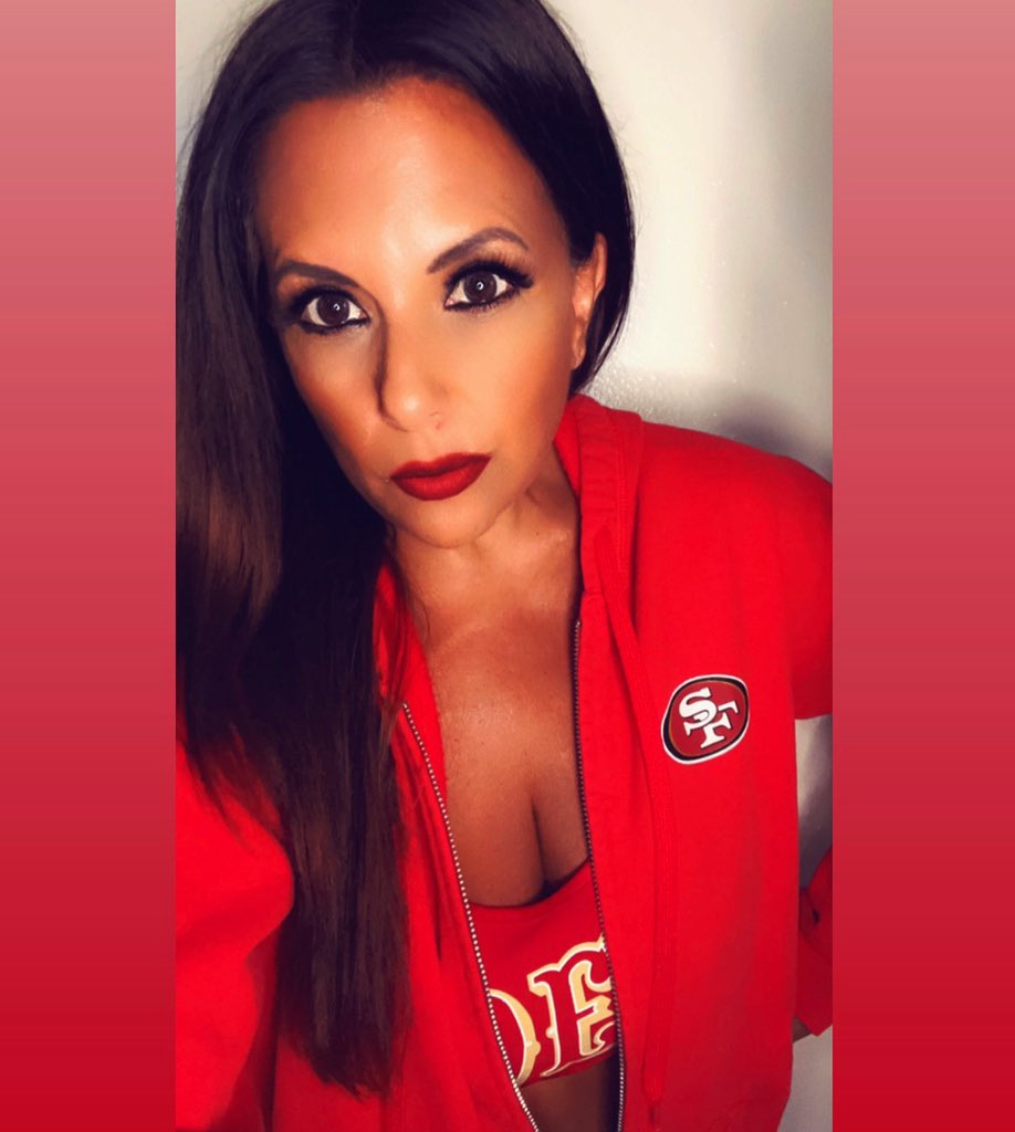 9ergirl's tweet photo. Let’s go @49ers
Wish I was with my #ninerfam at @levisstadium
Soon! Rep hard! 💛♥️💛♥️ #beatthepackers
#49ersfaithful #49ergirl #gbvssf #packersvsniners #ninergang https://t.co/GwbPgROX9H