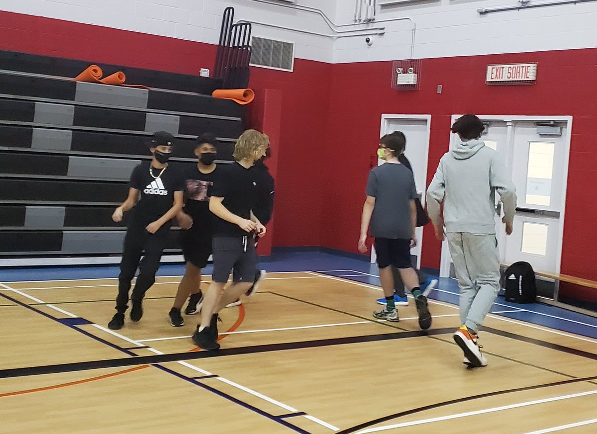 La journée des Franco-Ontariens était un bon temps pour apprendre la Bastringue et un Set Carré en éducation physique. Bravo les <a href="/Epaulards_PS/">Épaulards PS</a> <a href="/cclapalme/">Christian Lapalme</a> <a href="/ecolecatholique/">CECCE</a> <a href="/Jdupuis_prof/">Jason Dupuis 🎾</a>